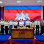 លោកជំទាវបណ្ឌិត ពេជ ចន្ទមុន្នី ហ៊ុនម៉ាណែត ប្រធានកិត្តិយសនៃមូលនិធិគន្ធបុប្ផាកម្ពុជា អញ្ជើញសំណេះសំណាលជាមួយ គណៈប្រតិភូមូលនិធិគន្ធបុប្ផាស្វីស គណៈគ្រប់គ្រង លោកគ្រូពេទ្យ-អ្នកគ្រូពេទ្យ បុគ្គលិកនៃមន្ទីរពេទ្យគន្ធបុប្ផា និងសួរសុខទុក្ខអាណាព្យាបាលរួមជាមួយកុមារ ព្រមទាំងអញ្ជើញចូលរួមពិធីប្រគល់-ទទួលថវិកាបរិច្ចាគពីក្រុមហ៊ុន ជីប ម៉ុង ។